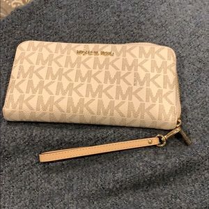 Michael Kors wallet wristlet